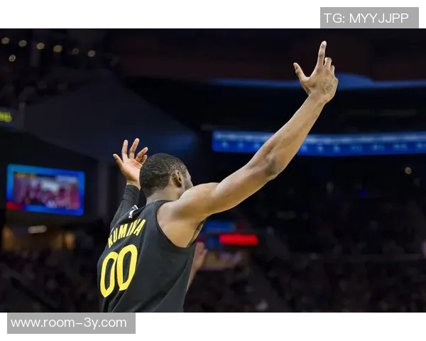 库明加谈心态稳定性无论明星球员在场与否始终保持专注与自信